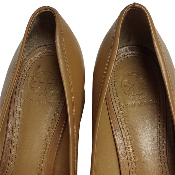 TORY BURCH TAN LEATHER HEELS WITH FRONT LOGO - Picture 7 of 14